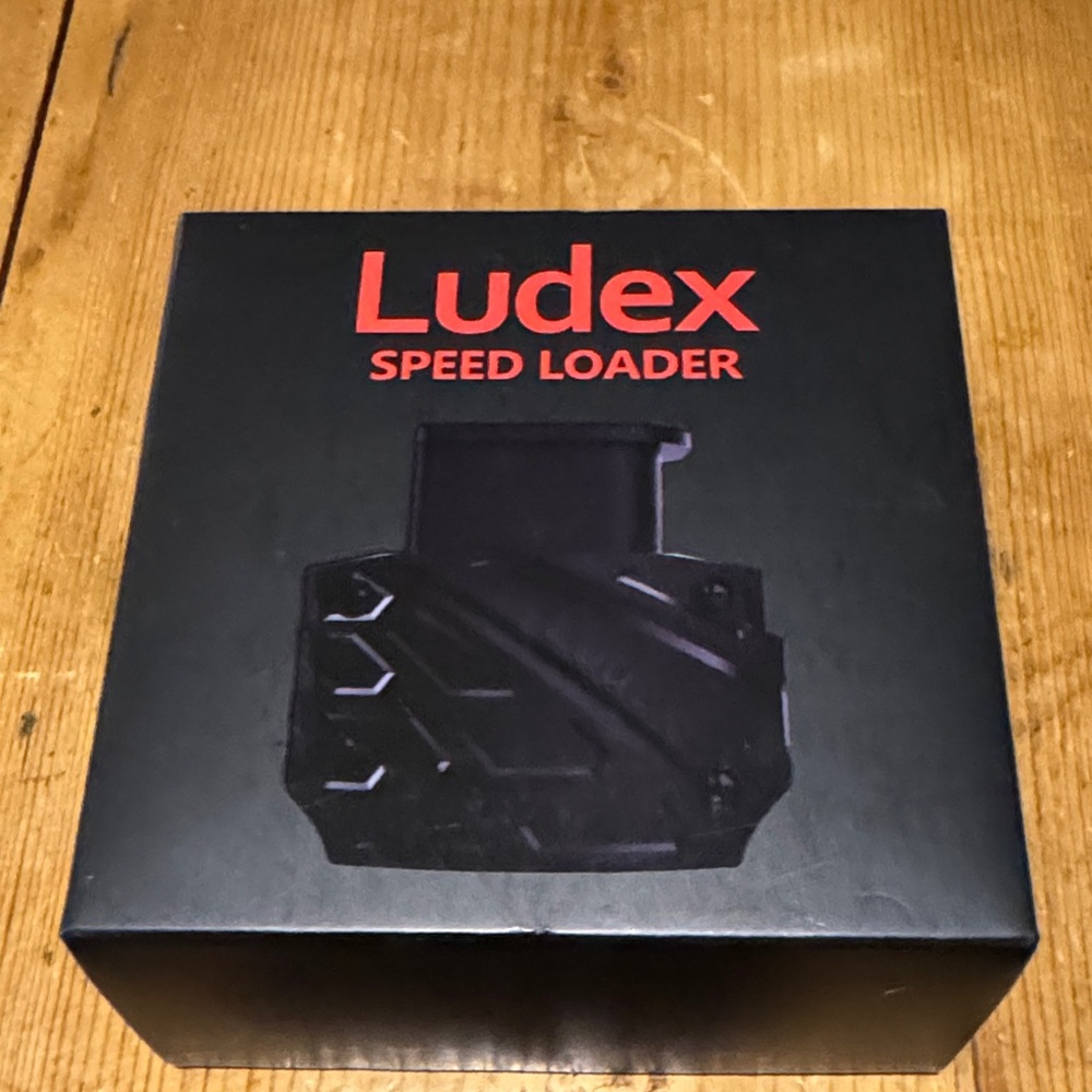 Ludex Speed Loader in Black